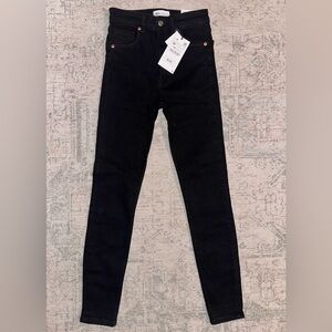 NWT Hi-Rise Ankle Length Skinny Jeans